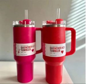 Hete verkoop Cosmo Roze 40oz Quencher Tumblers Parade Flamingo Target Rode roestvrijstalen Valentijnsdag Geschenkbekers met siliconen handvat Deksel en rietje Automokken 1:1 hetzelfde logo