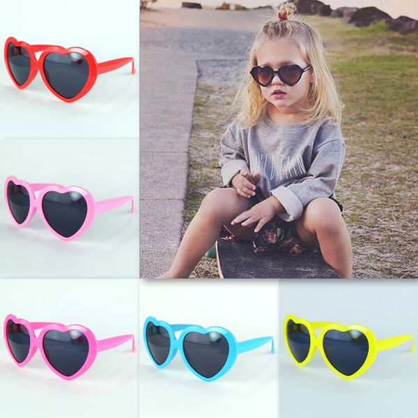 Lindas gafas de sol de niños encantador