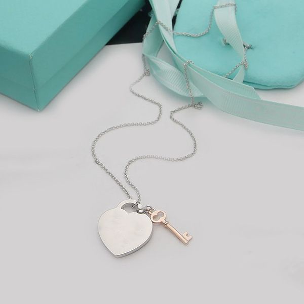 Vente chaude Designer collier Love Heart collier Nouveau collier pendentif de style original pour hommes et femmes couples pour toujours noeud concentrique porter des cadeaux de fête