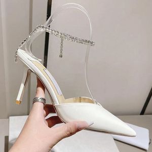 2022 Sandalias de diseñador más nuevas Puntas puntiagudas Correa de tobillo de diamantes de imitación Tacones altos de 8,5 cm Charol Negro Desnudo Blanco Zapatos de mujer Bombas Zapatos de vestir de fiesta con caja SZ 35-42