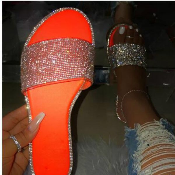 Vente chaude-diamant bling pantoufles femmes chaussures 2020 été pantoufles de plage sans lacet sandales à l'extérieur tongs designers de luxe