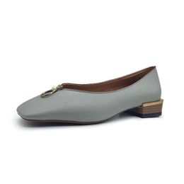 Vente chaude - Chaussures habillées 2019 Nouvelles femmes Cristal Métal Pompes 2,5 cm Talons bas Femme élégante Printemps Dames Charme et Loisirs Perle Chaussures