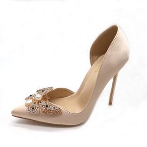 Hot Sale-Fashion Champagne Zijde Satijn Hoge Hakken Pumps Sexy Cut-outs Puntige Pearl Rhinestone Butterfly Button 12cm Hakken Dames Party Schoenen