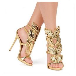 Hot Sale-! Gouden metalen vleugels rode gladiator hoge hakken schoenen vrouwen metalen gevleugelde sandalen