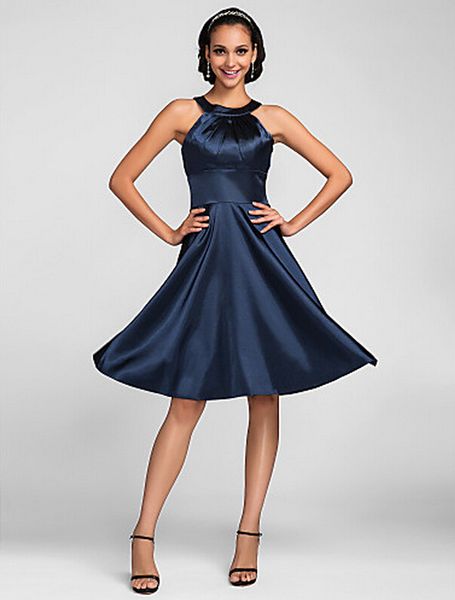 Gran oferta vestido de dama de honor de satén elástico hasta la rodilla azul marino oscuro con cuello Halter vestidos de dama de honor con volantes