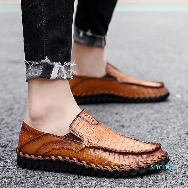 Venta caliente-Zapatos de hombre hechos a mano Mocasines de cuero genuino Moda Hombres cómodos Zapatos casuales al aire libre Mocasines transpirables suaves Marca