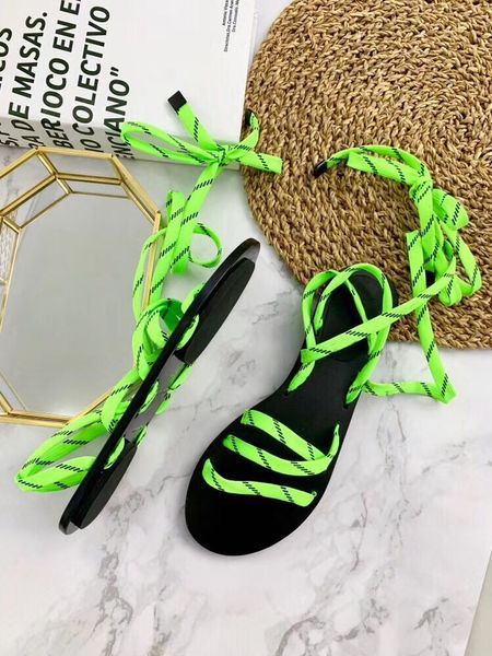 Venta caliente-l Zapatos de diseñador para mujer Sandalias con cordones Plataforma de cuero negro para mujer Sandalias con suela de goma Zapato de lujo