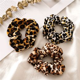 Vente chaude Leopard Velvet Scrunchies Accessoires de cheveux pour les femmes Girl Elastic Hair Ring Hair Tie Ponytail Holder Rubber Hair Band