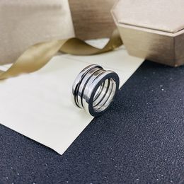 Hot Koop Luxe modeontwerpers Bur vrouwen Klassieke Keramische ring Sieraden Paar Ringen Party Huwelijksdatum Gift