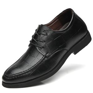 Venta caliente-Hombres Moda Aumento de altura Zapatos de elevación 5 cm Talón invisible para fiesta Boda Vestido diario de negocios Oxfords Hombres Zapato