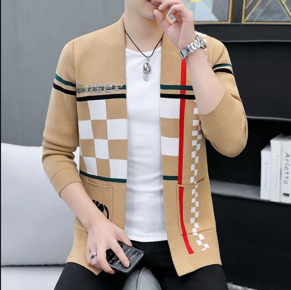 Offre spéciale pull cardigan décontracté pour hommes mode confortable rayé jeunesse haut de gamme pulls coupe ajustée tricot kaki pulls hommes manteaux à la mode veste streetwear