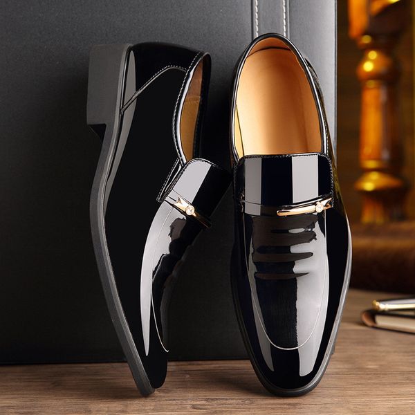 Vente chaude-Hommes Mocassins Italien Affaires Formelles Chaussures En Cuir Verni Bout Pointu Homme Robe Chaussures De Luxe Oxfords Fête De Mariage Porter Chaussures Hommes