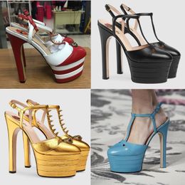 Vente chaude-Métallique Clouté Serpent En Cuir Plate-Forme Pompes Femmes Sexy T-sangle Gladiateur Sandales Designer Rivets Talons Hauts Robe De Mariage Chaussures