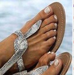 Vente chaude-nal tableau de conversion de taille 2019 été nouveau style sandales à fond plat motif serpent grande taille Eu 43