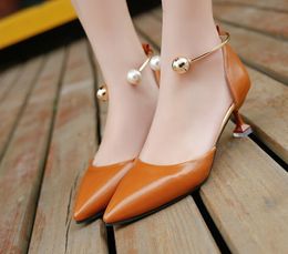 Vente chaude- nouvelles sandales à fleurs de marguerite femme fond plat été nouvelle mode coréenne perle boucle sandales femme pointue talons hauts marée
