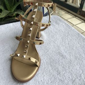2022-New European 9,5 cm High Fashion Sandals 6 kleurengroottes 35-41 vrouwelijke sandalen