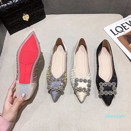 Venda imperdível - Nova roupa coreana de metal strass Boca rasa Sapatos femininos pontudos Sola plana Sapatos femininos de fundo macio