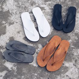 Hot koop-nieuwe heren zomer effen kleur eenvoudige slippers mode slijtage mannen en vrouwen strand schoenen paar slippers knijpen sandalen