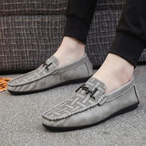 Venta caliente-Nuevo estilo Hombres Rayas Bean Shoes Soft Leathe Lazy Calzado Zapatos de moda Zapatos de hombre