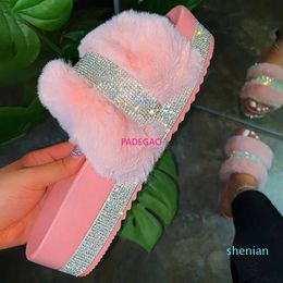 Heißer Verkauf-Strass Frauen Hausschuhe Flip Flops Sommer Pelz Rutschen Frauen Schuhe Kristall Diamant Bling Strand Plattform Sandalen Freizeitschuhe