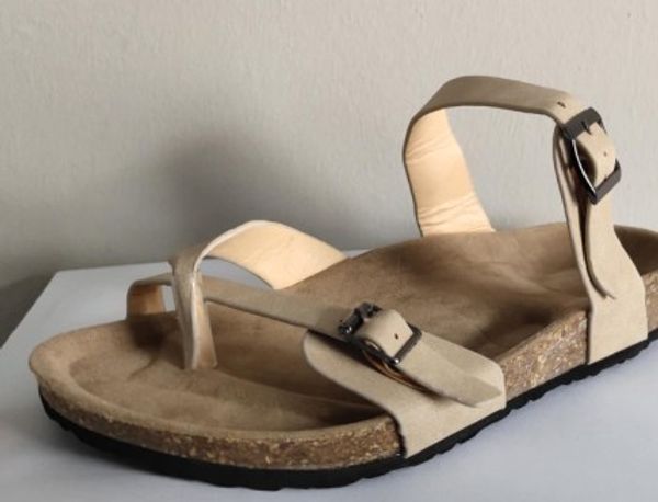 Venta caliente- Sandalias Sandalias de plataforma 35-44 Recién llegado Superventas Hebilla de cinturón de gran tamaño y tirador de punta Estilo de plataforma para mujer CALIENTE