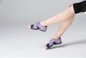 Vente chaude-chaussures femmes fond souple air yoga chaussettes silicone anti-dérapant yoga chaussures thermique formation danse pilates chaussures