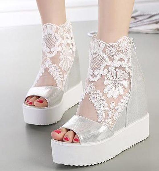 Vente chaude en dentelle de soie en dentelle en argent blanc sandales de coin taille haute plate-forme hauteur hauteur invisible hauteur accrue de peep toe femmes chaussures 2 couleurs taille 35 à 39