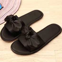 Hot Sale-Slipper Korea en Satijnen Bow Furnishing Sandals Antislip Ventilatie Home Dames Cool Silk Doek Schoenen Vrouw Zapatos Mujer