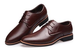 Vente chaude-été Dernières chaussures habillées de marié Chaussures en cuir pour hommes pour hommes Sandales en cuir trou trou Grande taille 38-45