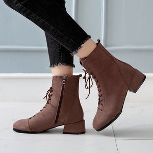 Hot Sale-The New 2019 Trend Girl PU dik met korte buis kruisbandjes voorkant kant suede rubber ronde hoofd met hiel, ondersteuning gemengde batch