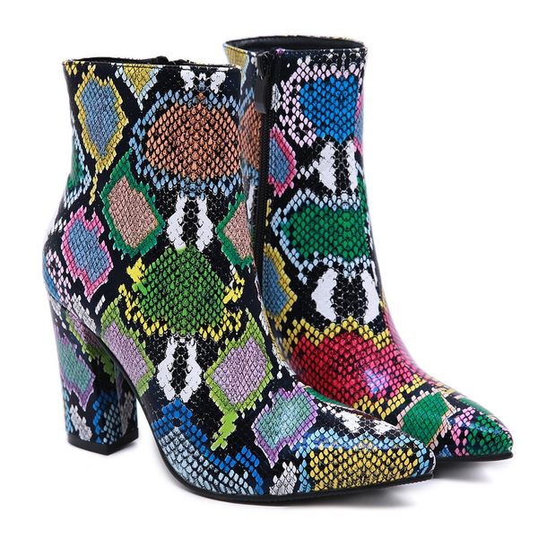 Venta caliente-Botas con patrón de serpiente multicolor salvaje Mujer Botas de tacón grueso de piel de serpiente Zapatos de tacón alto sexy Mujer Bota de invierno de raíz cuadrada bohemia