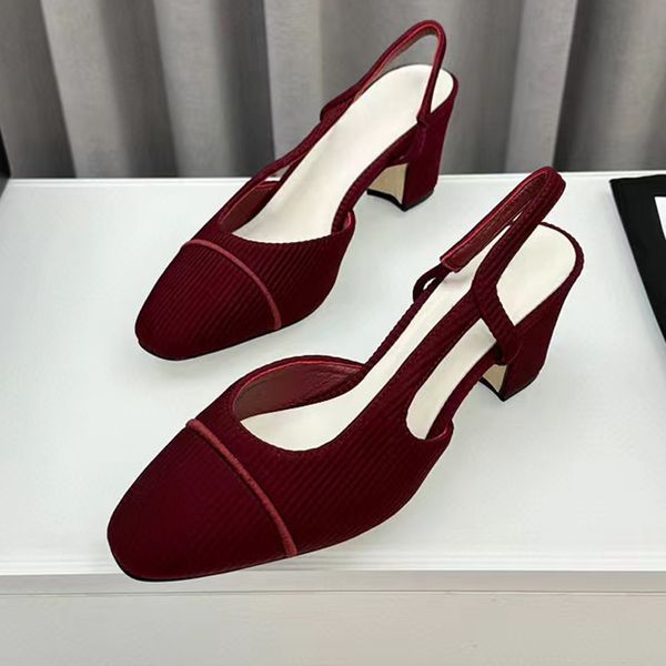 Vente chaude Femmes Chunky Heel Sandales Summer Nouveau arrive de haute qualité en cuir authentique Sole intérieure et semelle extérieure Femme classique Slingback High Heels Femme