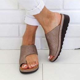 Vente chaude-femmes confortables plate-forme sandale chaussures pieds correct épaissi rue PU cuir rencontres Shopping semelle plate femmes