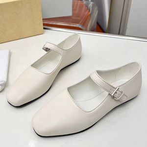 Vente chaude Femmes Mary Janes Loafers Runway Designer de haute qualité en cuir authentique Concis et une sangle à boucle à ceinture avec des chaussures douces douces à l'extérieur