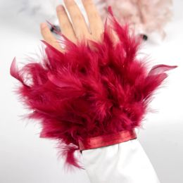 Venta caliente Puertas de muñeca de plumas para mujeres con plumas de avestruz reales - Manga de muñeca y brazalete de muñeca de espuma de piel