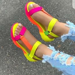 Vente chaude- Femmes Sandales D'été Plate-Forme Décontractée Gladiateur Crochet Boucle Plage Chaussures Colorées Pour Femme 2020 Rome Dames Chaussures Plates Femme Nouveau