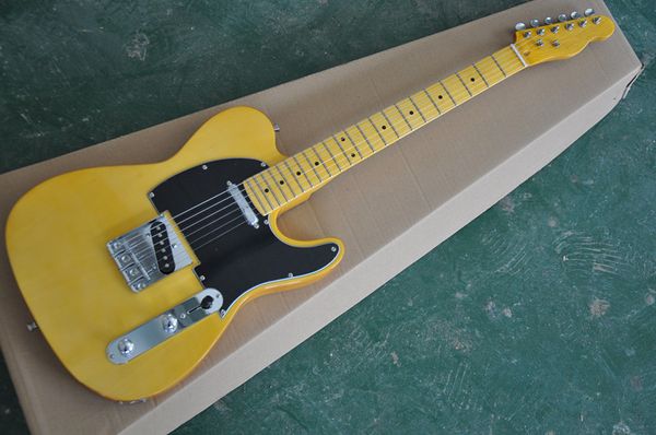 Grosses soldes! Guitare électrique à corps jaune avec pickguard noir, touche en érable, offre personnalisée selon votre demande