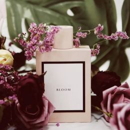 Ventas calientes perfume encantador perfume Bloom Flowers 100 ml rosa Eau de Toilette fragancia para mujeres buen olor de larga duración