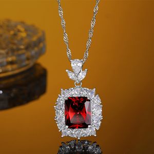Offres spéciales S925 argent Sterling Radian coupe diamant à haute teneur en carbone délicat rubis pendentif collier célébrité tempérament bijoux cadeau