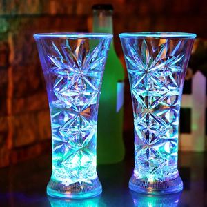 Ventes chaudes Flake de neige LED clignotant Couleur Changement d'eau Activé de bière Light Up Cup Whisky