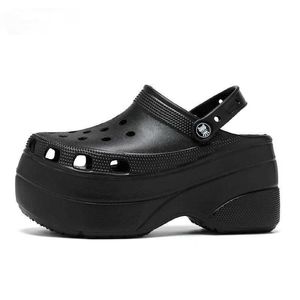 Hot Sandals Fashion Sandal Woman Platform Nieuwe Black Clog Garns Slippers Glippen voor Girl Beach Shoes Sandalia PlataForma 230417