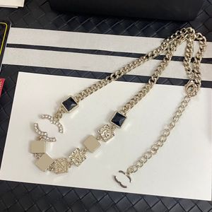Venta caliente Carta de Diamante Colgante Collares de Diseñador Hombres Mujeres Alta Textura Chapado en Oro Cadenas de Perlas de Cobre Collar de Marca Regalo de Boda