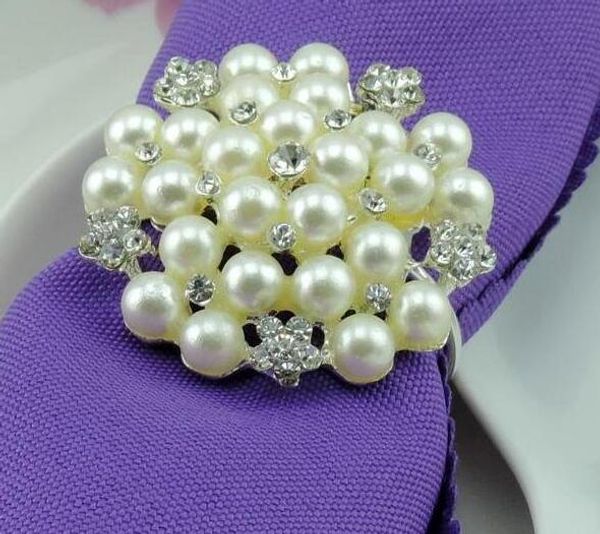 Vendre à chaud Nouvelle fleur imitation perles anneaux de serviette en argent en or pour dîner de mariage, douches, vacances, accessoires de décoration de table