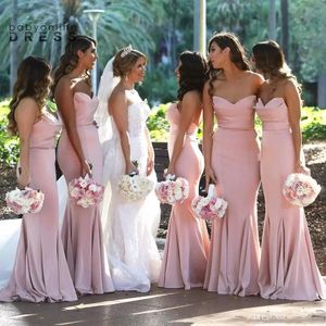 Nieuwe blush roze lieverd satijn zeemeermin lange bruidsmeisje jurken ruches vloer lengte bruiloft gast lange bruidsmeisje jurken bm0732