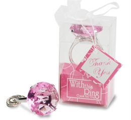 Heet verkopen met deze ring "verlovingsring sleutelhanger 4 kleur nieuwigheid gigantische bruiloft diamant sleutelhanger voor deel gunst gift groothandel