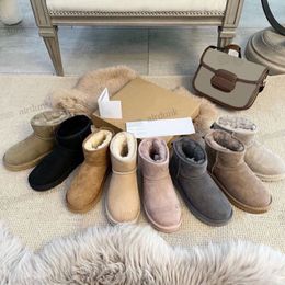 Vente chaude classique Mini U5854 femmes bottes de neige garder au chaud botte Dernière mode en peau de mouton peau de vache en cuir véritable bottes en peluche chaussures en daim châtaigne gris renne couleur