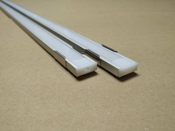 Barre lumineuse LED boîtier profil de canal en aluminium mince avec couvercle laiteux, embouts et clips