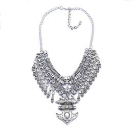 Vendre à chaud Bohemian Style Alloy Alloy Diamond Collarbone Chain Tassel Exagéré Collier de personnalité