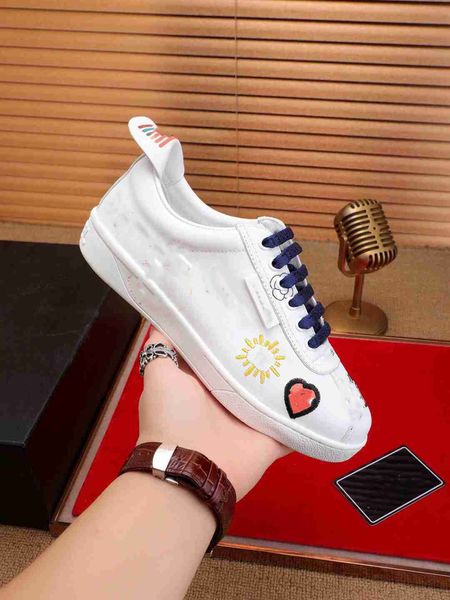 Chaussures blanches à la vente chaude de bonbons pour les couples de début de printemps Business Chaussures décontractées Sandales High Heels Chaussures en cuir Running Sneakers Slippers Chaussures de basket-ball