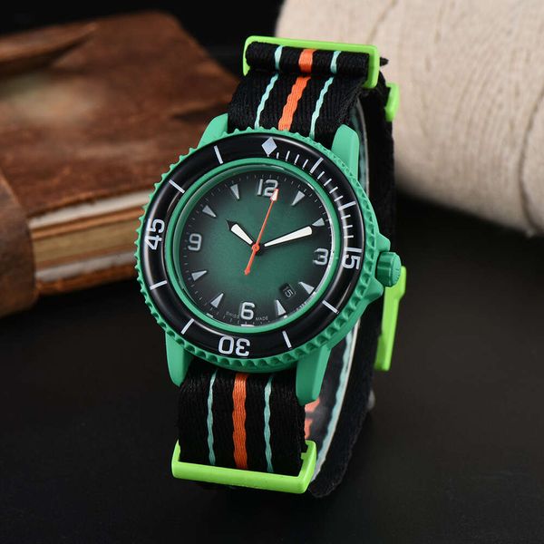 Hot Selling Co Branded Transparent Nylon con Luminous Light Luxury Fashion Quartz Watch For Men